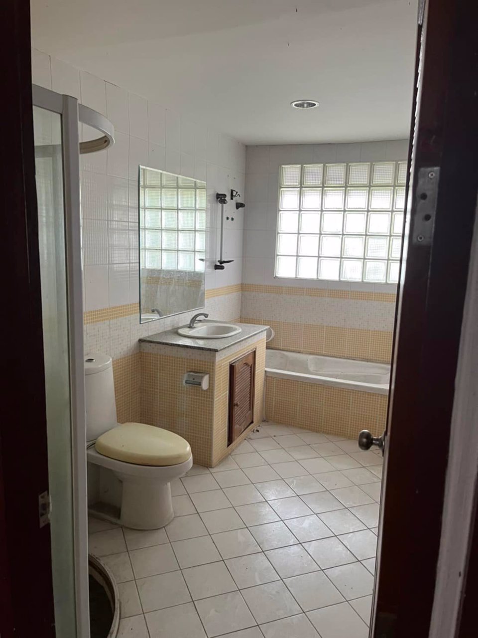 ขายด่วน-ทาวน์โฮม-45-ชั้น-ซวิภาวดี-20-ลาดพร้าว-18-ต่ำกว่าประเมิน-1-ล้าน