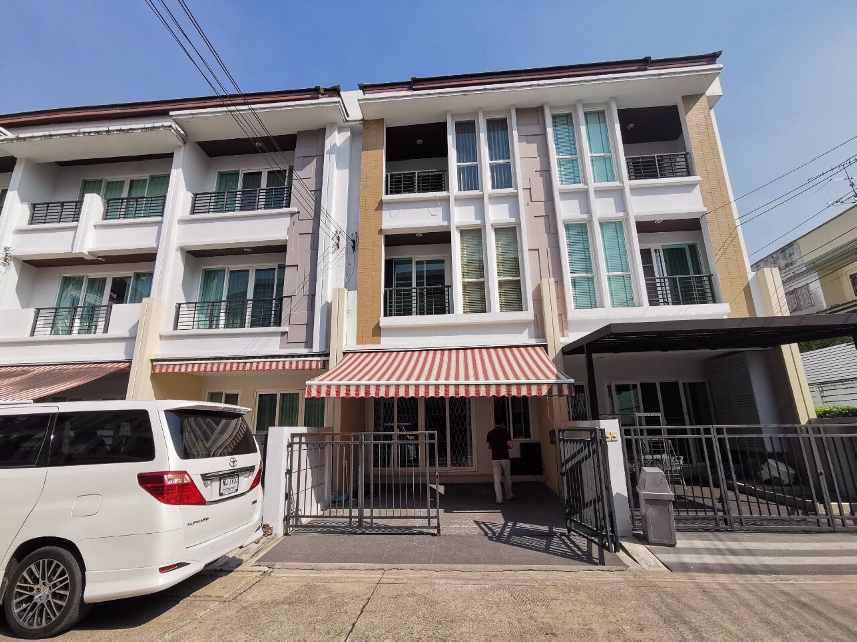 ขายด่วน-townhome-3ชั้น-เครือap-ห่างจากรถไฟฟ้าสายสีเหลือง-สถานีลาดพร้าว71-เพียง-12กม