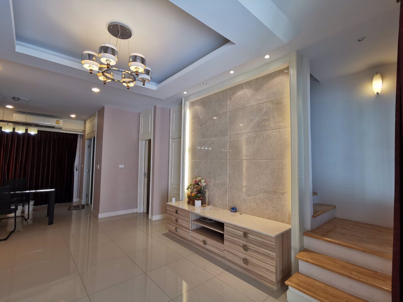 ขายด่วน-townhome-3ชั้น-เครือap-ห่างจากรถไฟฟ้าสายสีเหลือง-สถานีลาดพร้าว71-เพียง-12กม
