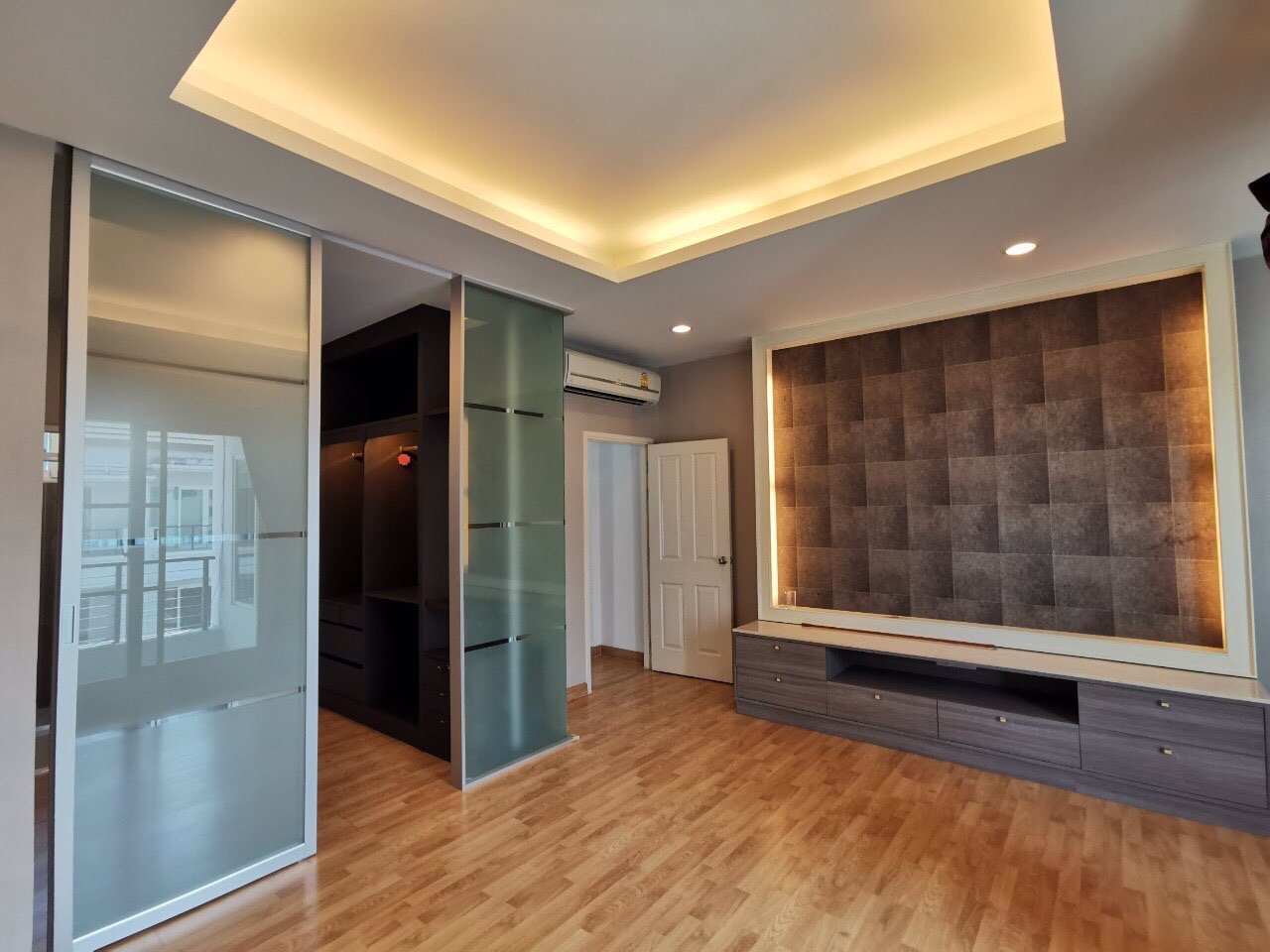 ขายด่วน-townhome-3ชั้น-เครือap-ห่างจากรถไฟฟ้าสายสีเหลือง-สถานีลาดพร้าว71-เพียง-12กม