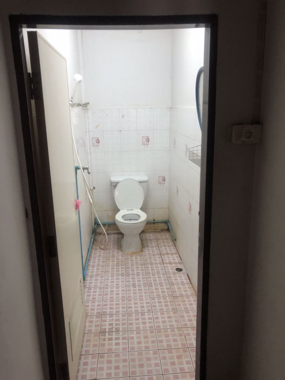 ให้เช่าทาวน์เฮ้าส์2-ชั้น-อยู่ซอยโรงเรียนราชวินิชประถมบางแค-กรุงเทพ