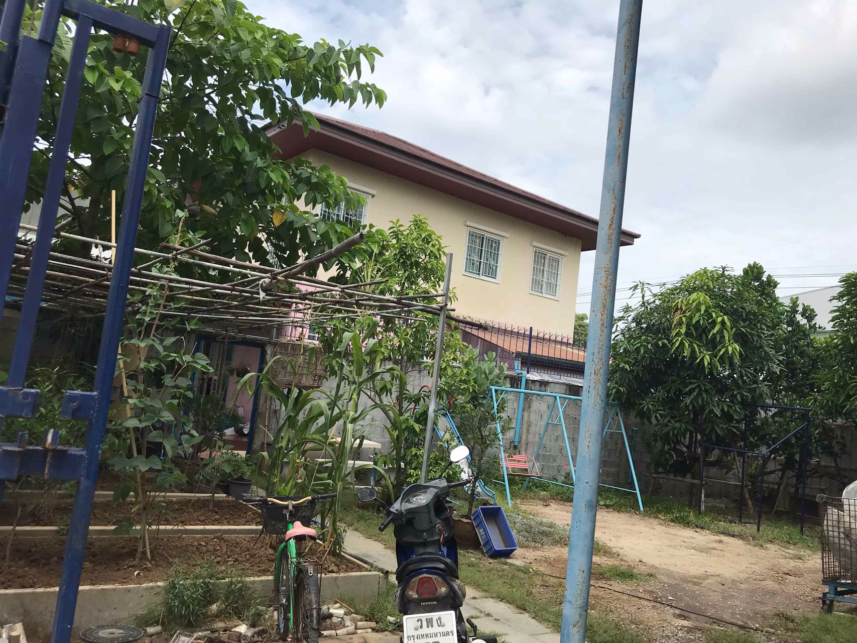 ขายที่ดินพร้อมโกดัง-100ตรว-ที่ดินถมแล้วเทปูนแล้วครึ่งหนึ่ง