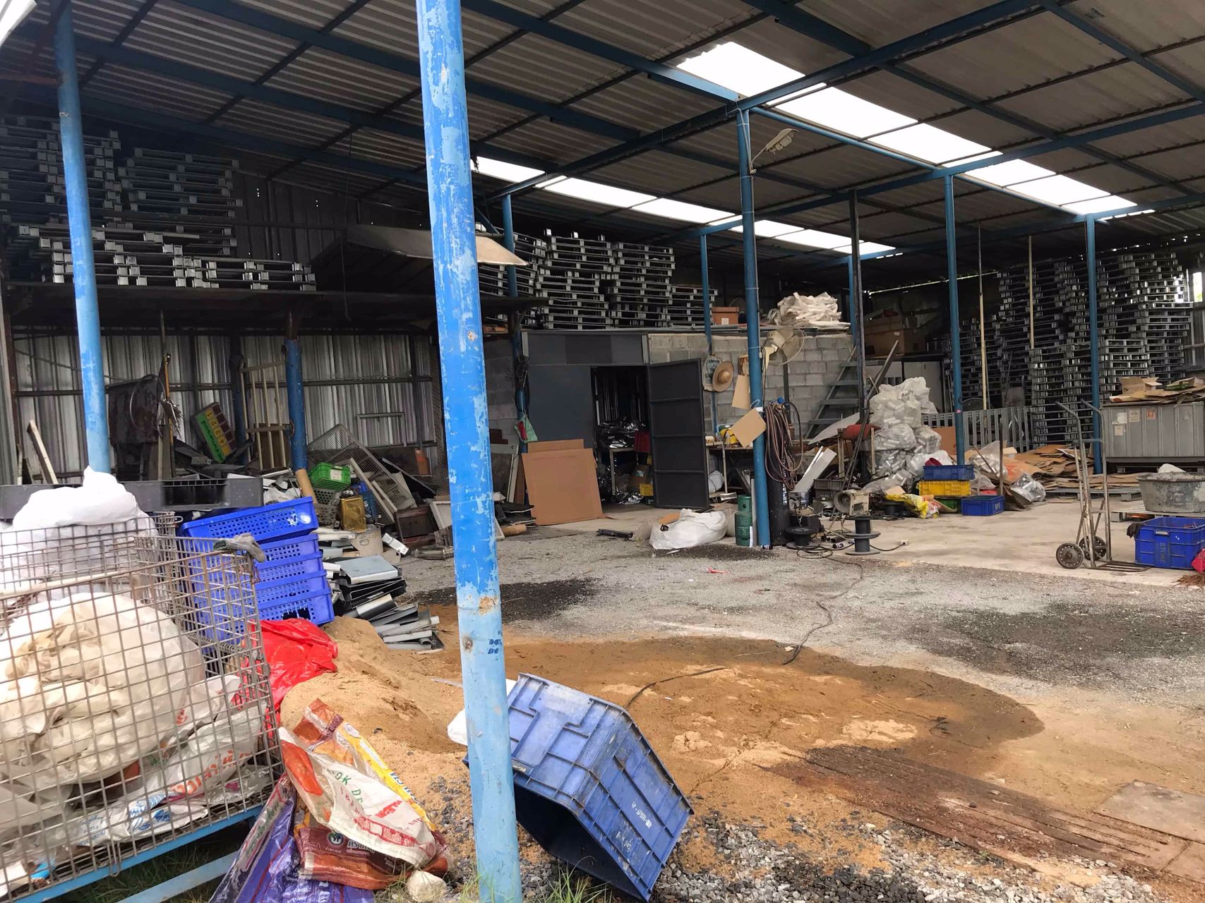 ขายที่ดินพร้อมโกดัง-100ตรว-ที่ดินถมแล้วเทปูนแล้วครึ่งหนึ่ง