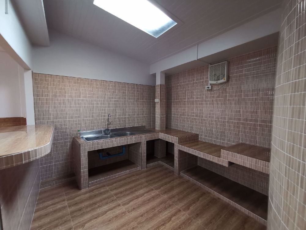 ให้เช่าทาวน์โฮม-2ชั้น-3ห้องนอน-2ห้องน้ำ-ติดกับมหาวิทยาลัยรามคำแหง