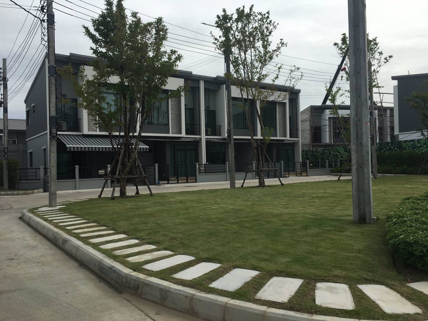 ให้เช่าทาวน์เฮาส์ใหม่ทั้งหลัง-2-ชั้น-โครงการพลีโน่-บางใหญ่