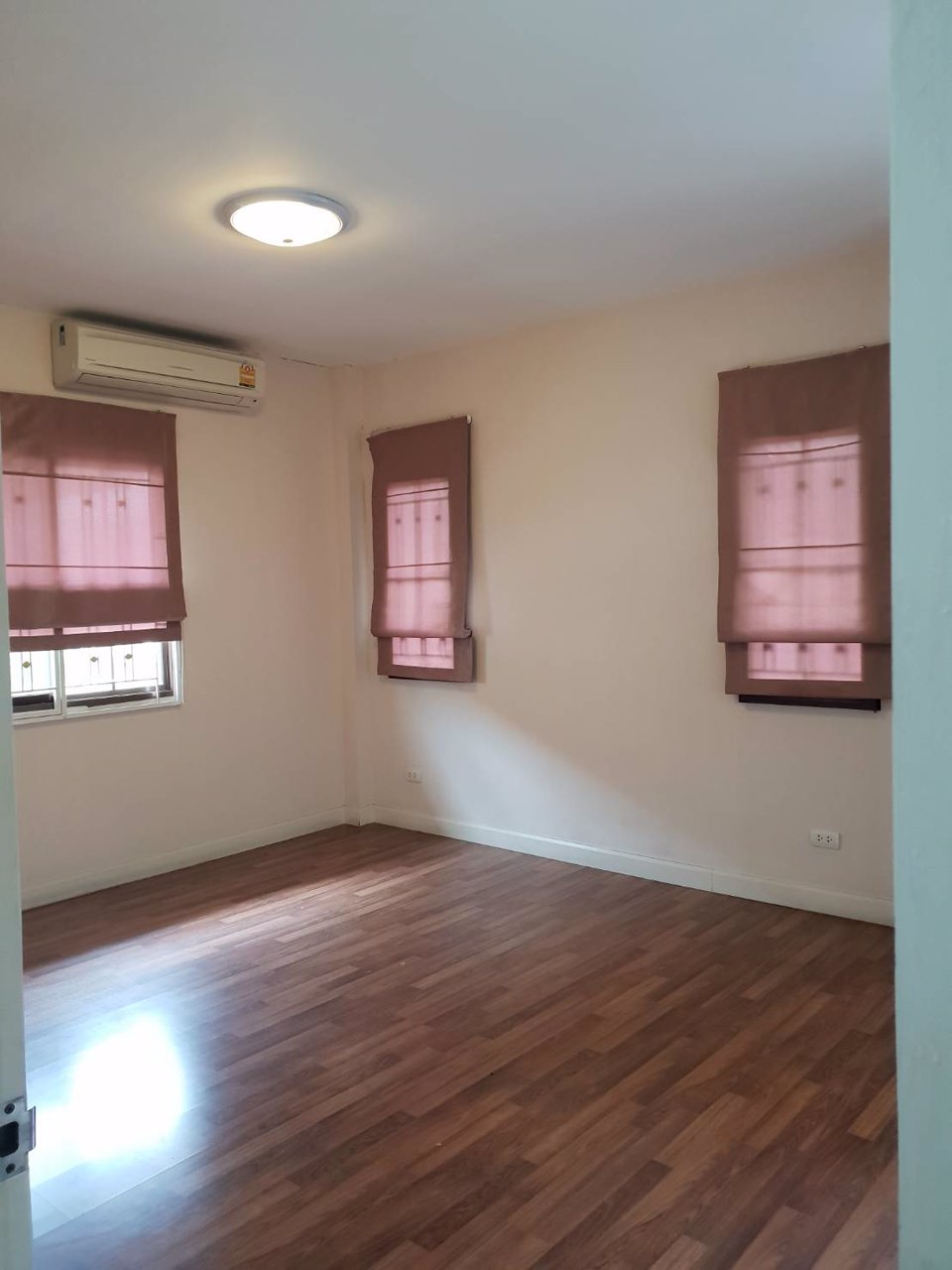 ขายบ้านบุราสิริ-ราชพฤกษ์-แจ้งวัฒนะ-บ้านมุม-ทำเลดี-ราคาถูกที่สุด-พร้อมอยู่