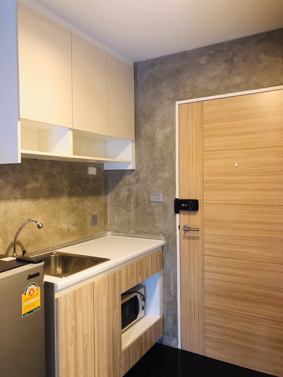 ให้เช่าคอนโด-“h2-condo-ตึก-metal-สไตล์ลอฟท์