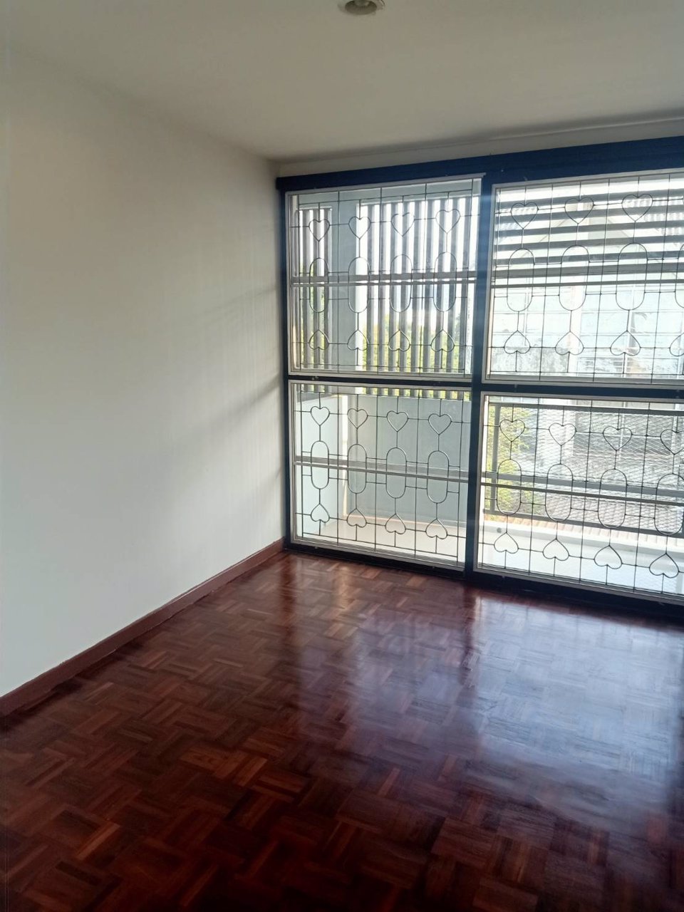 ขายทาวน์เฮ้าส์-3-ชั้น-หมู่บ้านเมืองทองการ์เด้น-33