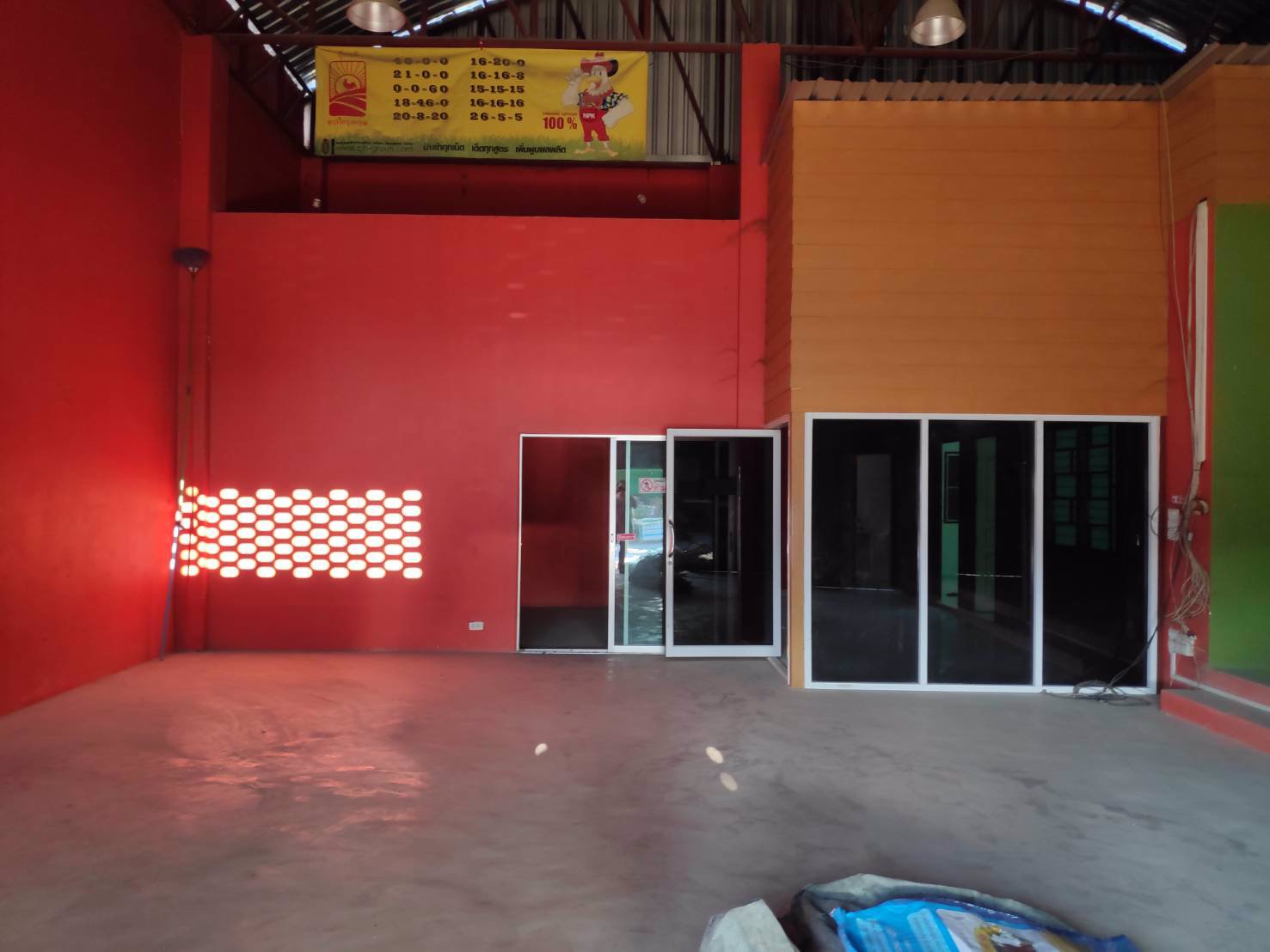 ขายโกดังพร้อมที่อยู่อาศัย-ติดถนนสายหลักเชียงใหม่-จอมทอง