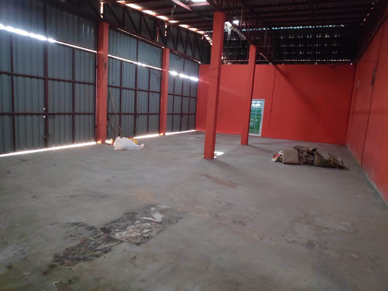 ขายโกดังพร้อมที่อยู่อาศัย-ติดถนนสายหลักเชียงใหม่-จอมทอง