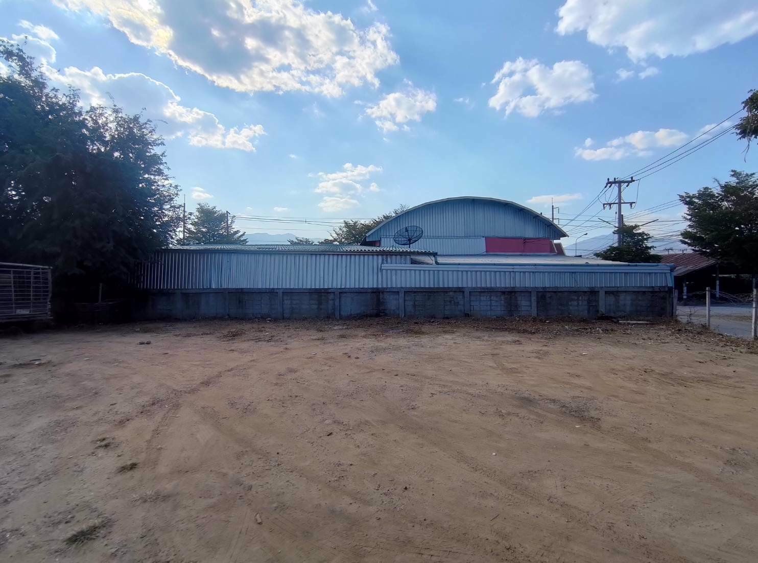 ขายโกดังพร้อมที่อยู่อาศัย-ติดถนนสายหลักเชียงใหม่-จอมทอง