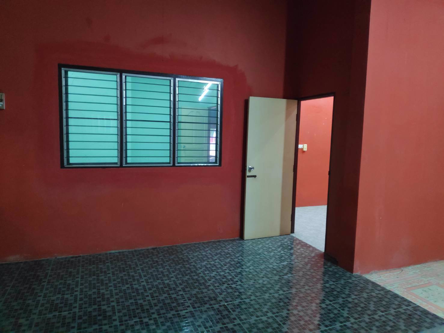 ขายโกดังพร้อมที่อยู่อาศัย-ติดถนนสายหลักเชียงใหม่-จอมทอง