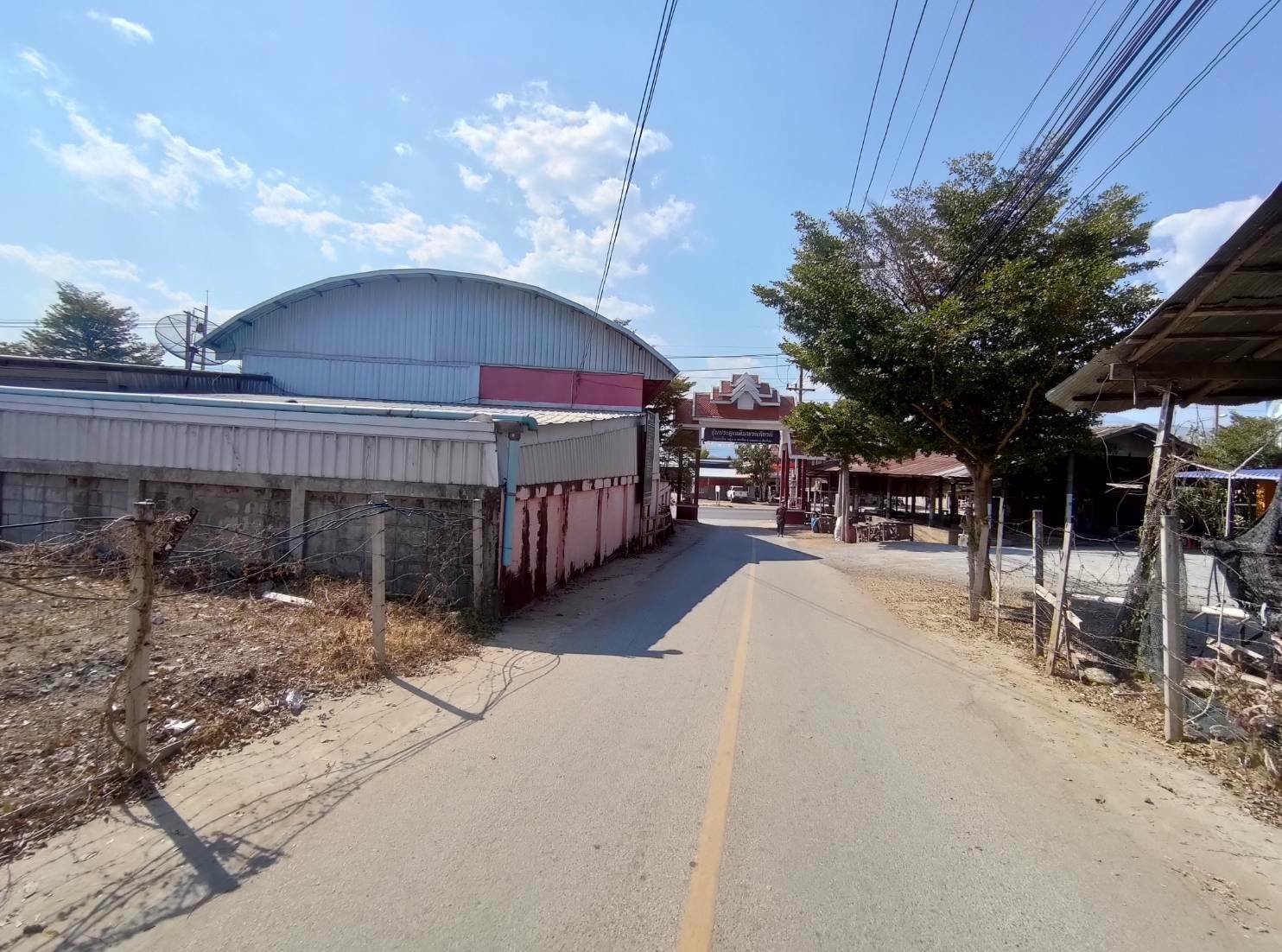 ขายโกดังพร้อมที่อยู่อาศัย-ติดถนนสายหลักเชียงใหม่-จอมทอง