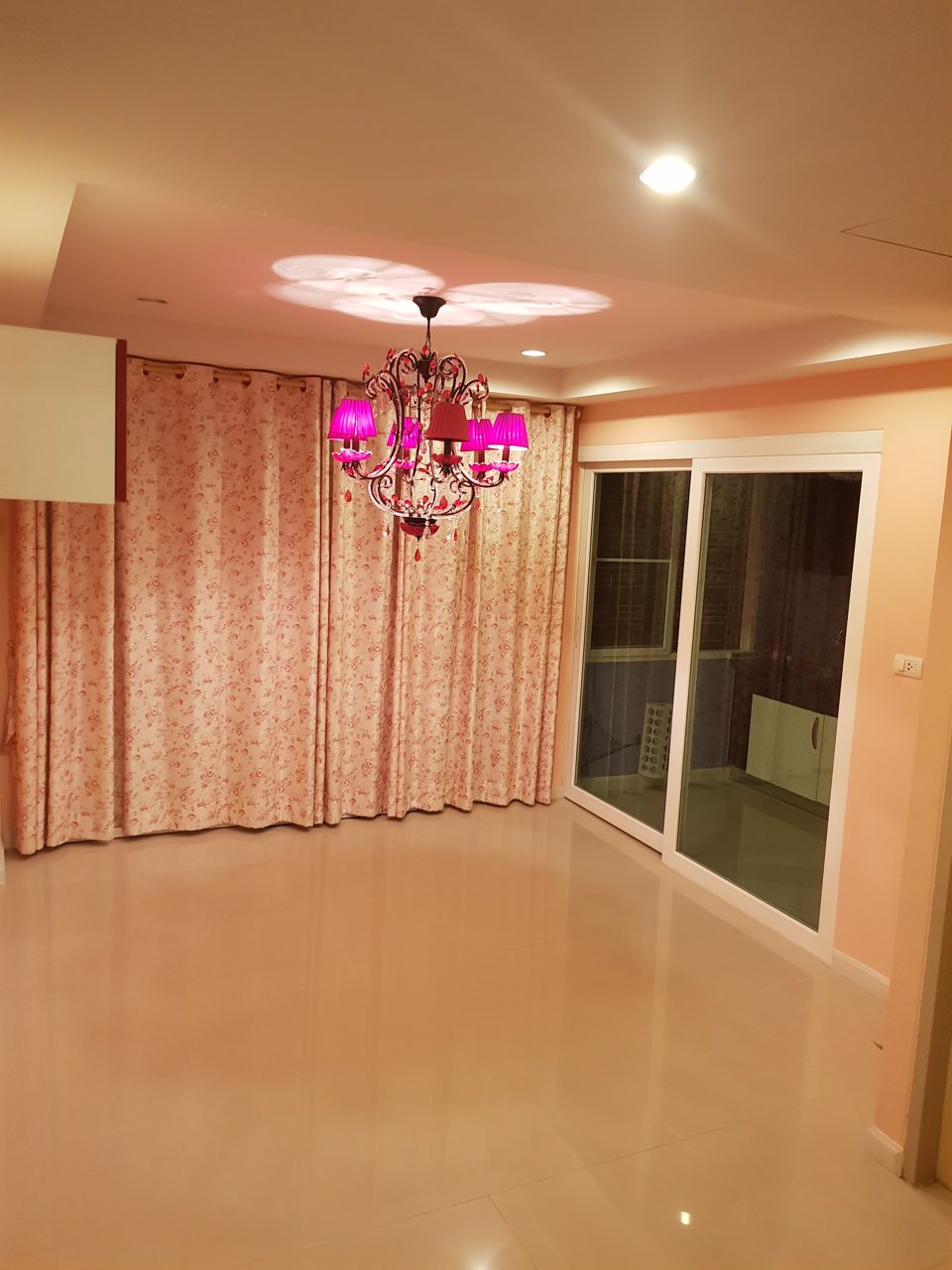 ทาวน์โฮม-3ชั้น-ศุภาลัยวิลล์-พหลโยธิน52-ใกล้รถไฟฟ้า