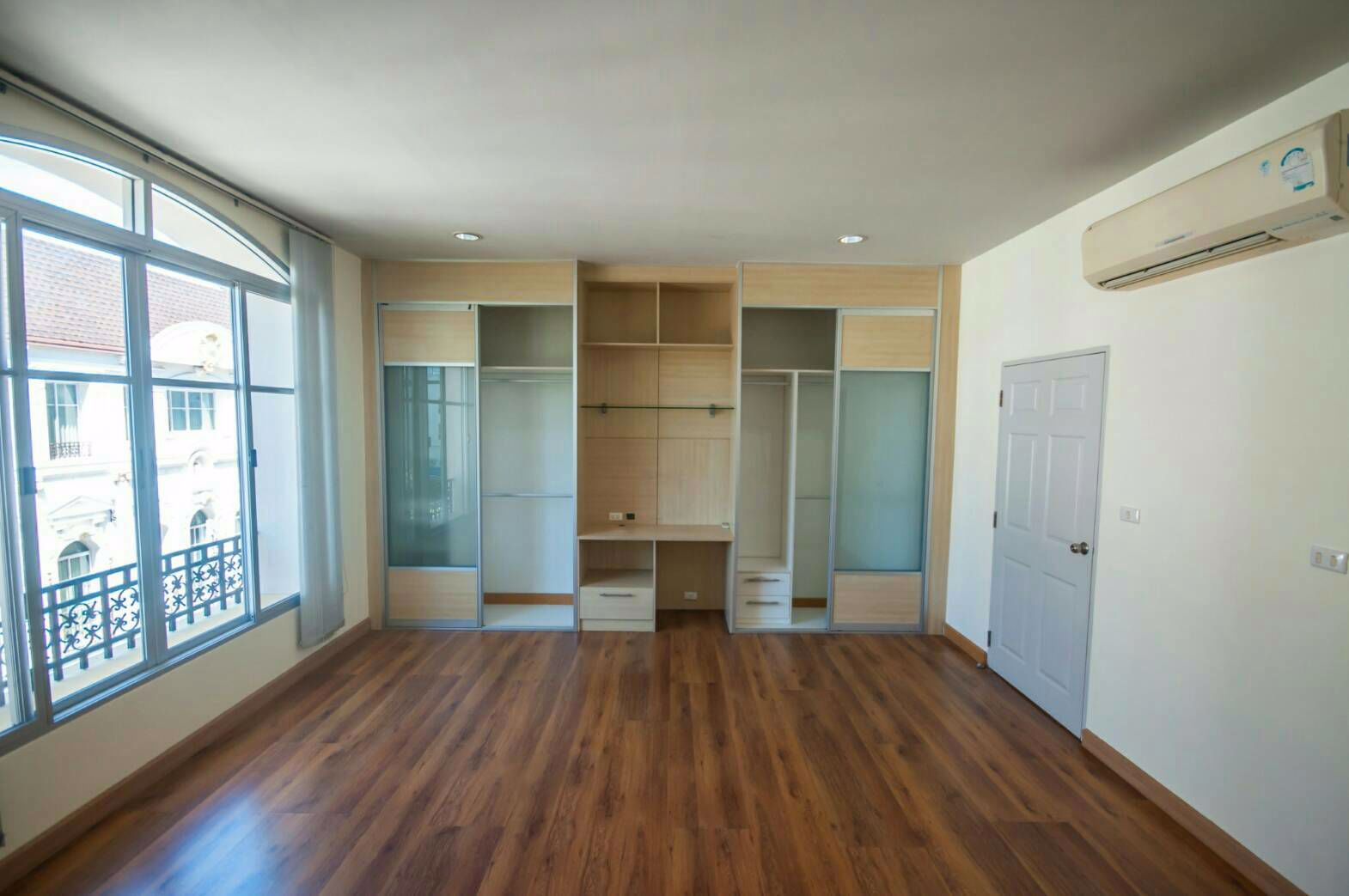 ขายด่วน-บ้านกลางกรุง-เวียนนา-พระราม-3-ราคาถูก-พร้อมยื่นกู้-100-ใกล้-brt-วัดปริวาศ-และทางด่วน