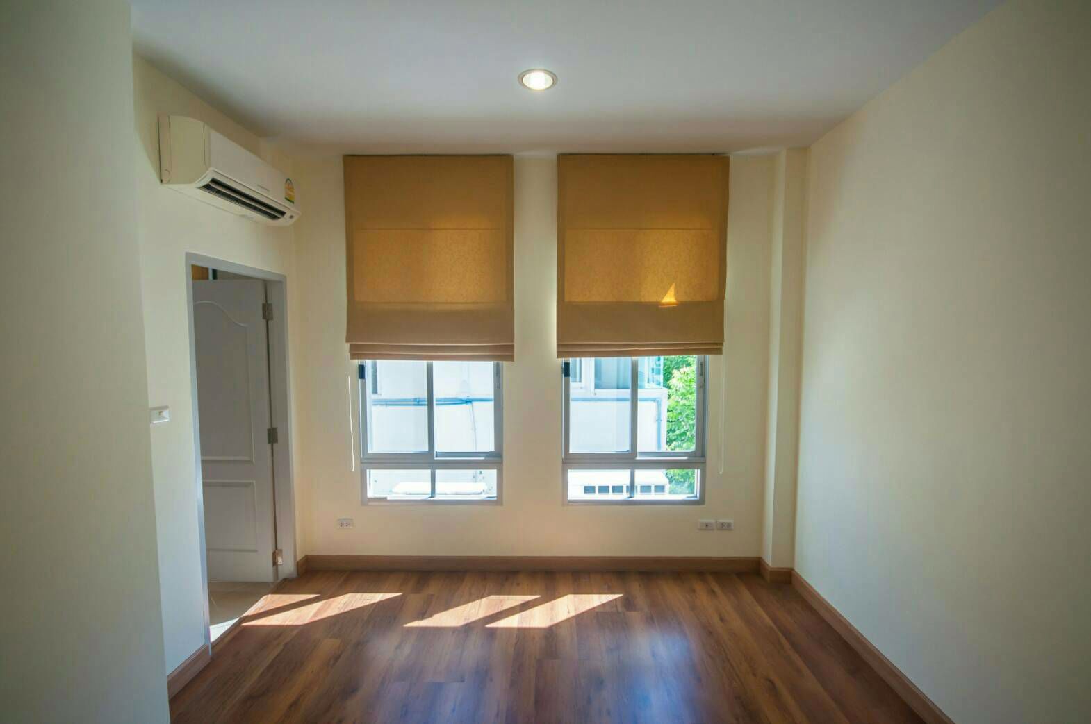 ขายด่วน-บ้านกลางกรุง-เวียนนา-พระราม-3-ราคาถูก-พร้อมยื่นกู้-100-ใกล้-brt-วัดปริวาศ-และทางด่วน