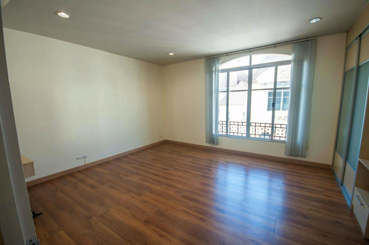 ขายด่วน-บ้านกลางกรุง-เวียนนา-พระราม-3-ราคาถูก-พร้อมยื่นกู้-100-ใกล้-brt-วัดปริวาศ-และทางด่วน