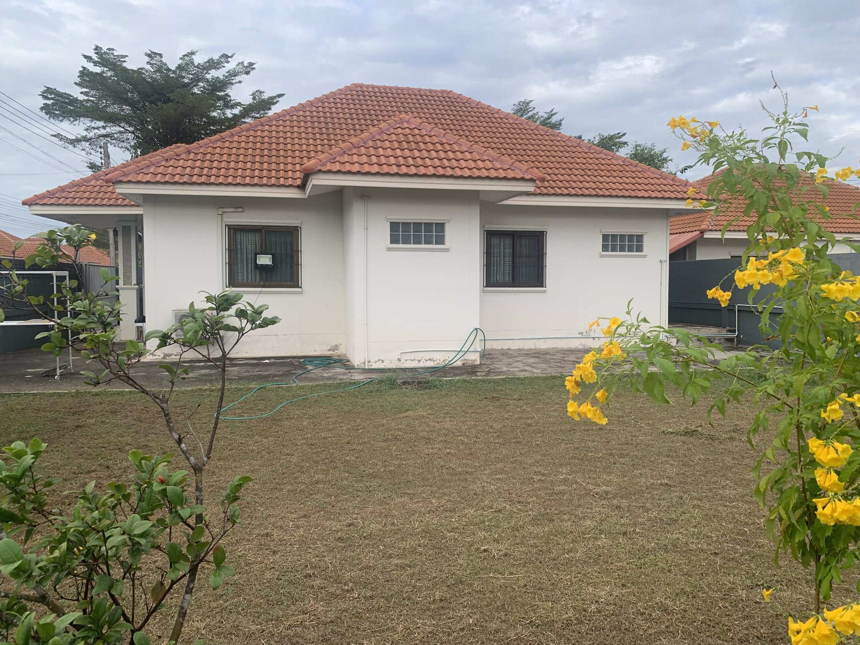 ขายบ้านเดี่ยวพร้อมที่ดิน-บ้านหัวมุมถนน-ในหมู่บ้าน-วีพีการ์เด้นโฮม-โครงการ-1