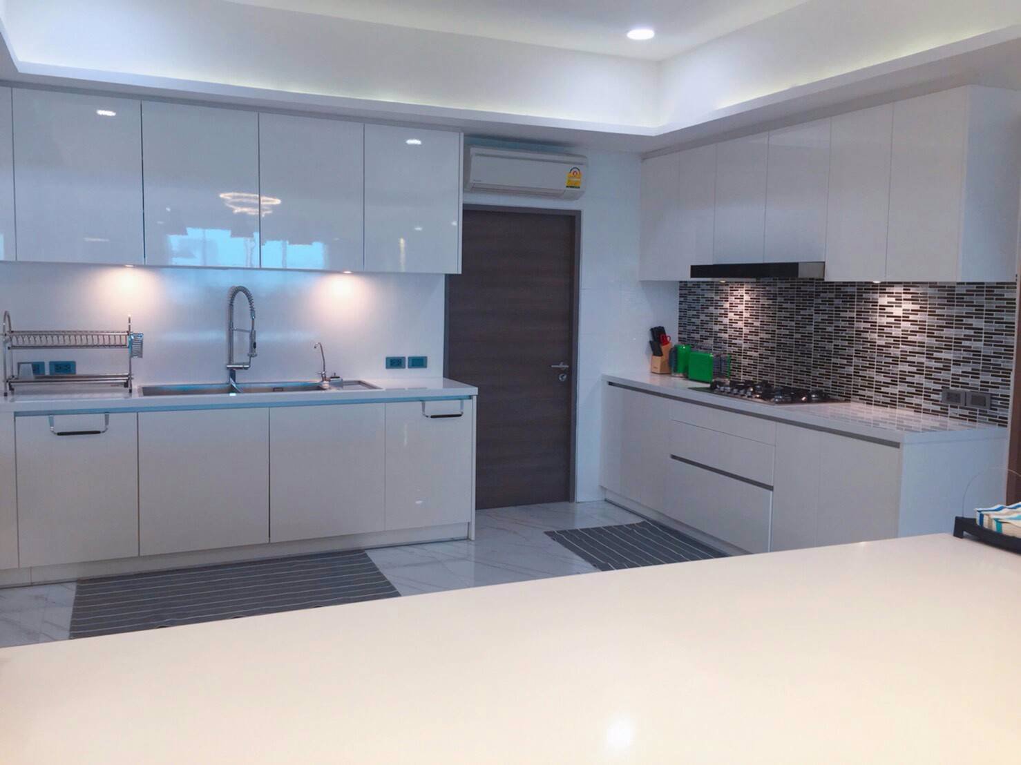 ขาย-หรือ-ให้เช่าด่วน-คอนโดสวย-ตกแต่งใหม่-วิวเมือง-ย่านเอกมัย