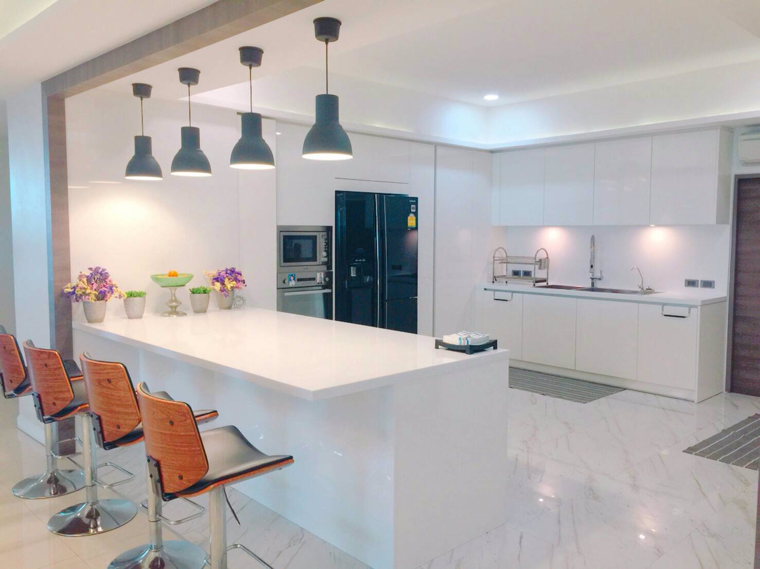 ขาย-หรือ-ให้เช่าด่วน-คอนโดสวย-ตกแต่งใหม่-วิวเมือง-ย่านเอกมัย