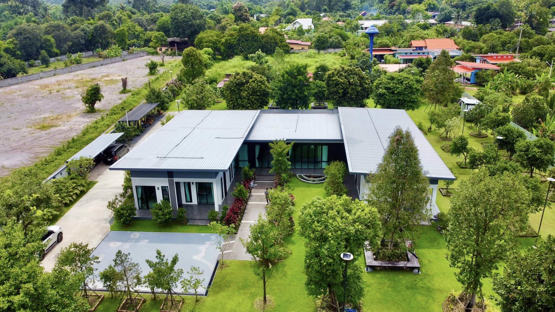 ขายด่วน-ขายถูก-บ้านสวยนครนายก-บ้านเดี่ยวหลังใหญ่-พื้นที่-4-ไร่-1-งาน-4-ตรว-ตกแต่งสวยงามมาก