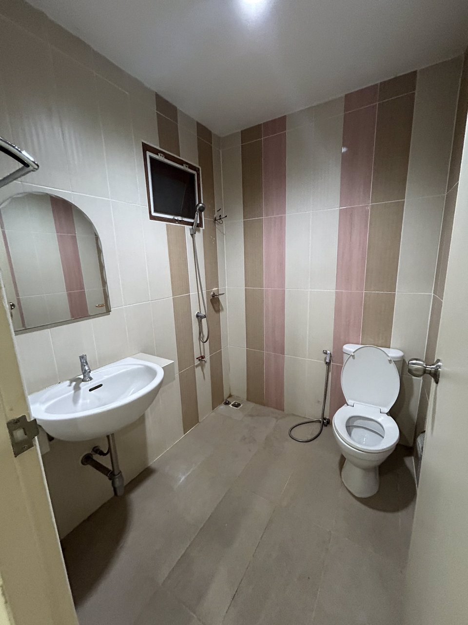 ให้เช่าอาคารพาณิชย์-บ้านด้านหลังอาคารพาณิชย์-ติดถนนเชียงใหม่-ฮอด