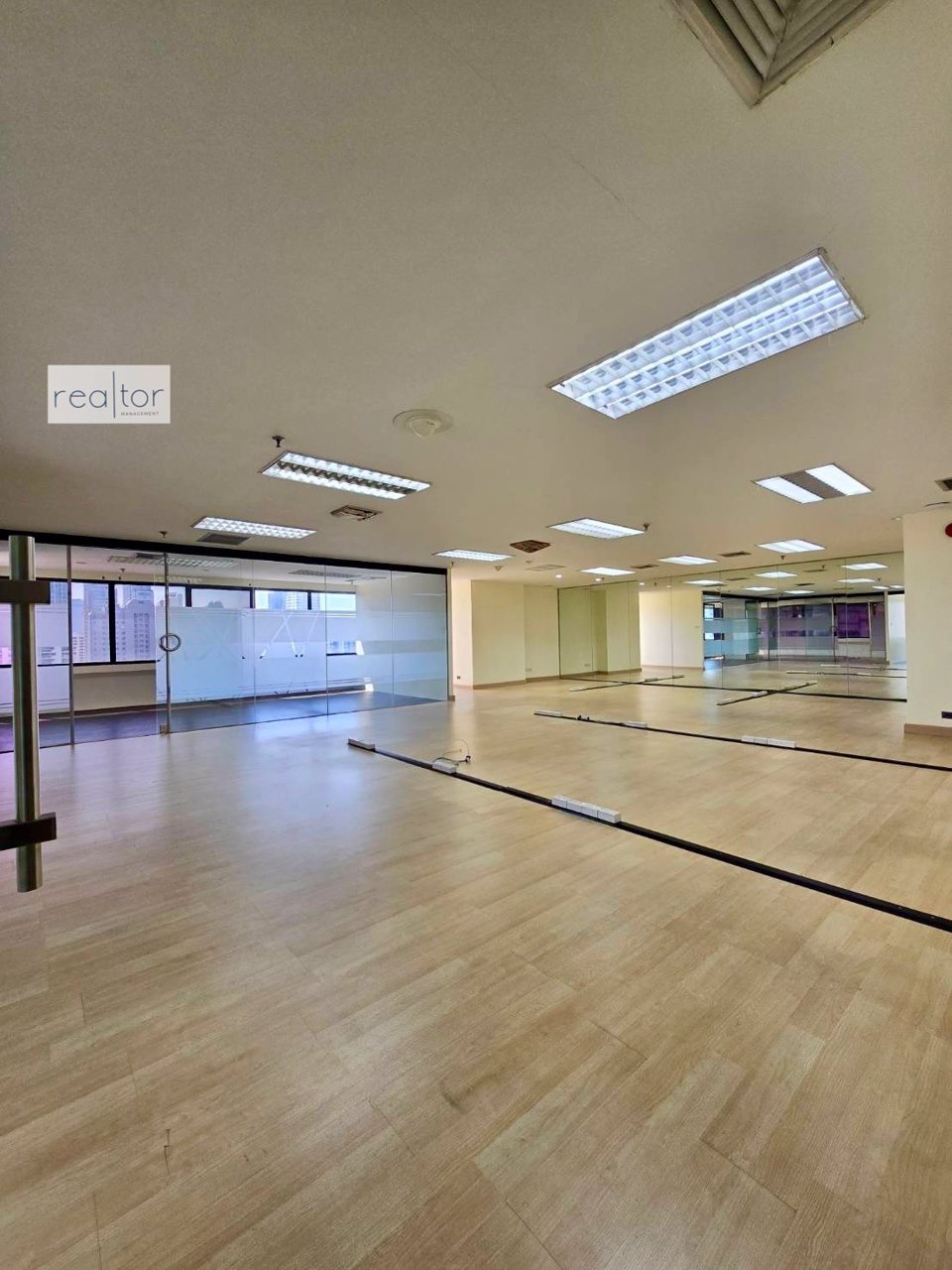 พื้นที่สำนักงานให้เช่า-ใจกลางเมือง-ใกล้รถไฟฟ้า-28258-ตรม-ชั้น-15c-โอเชี่ยน-2