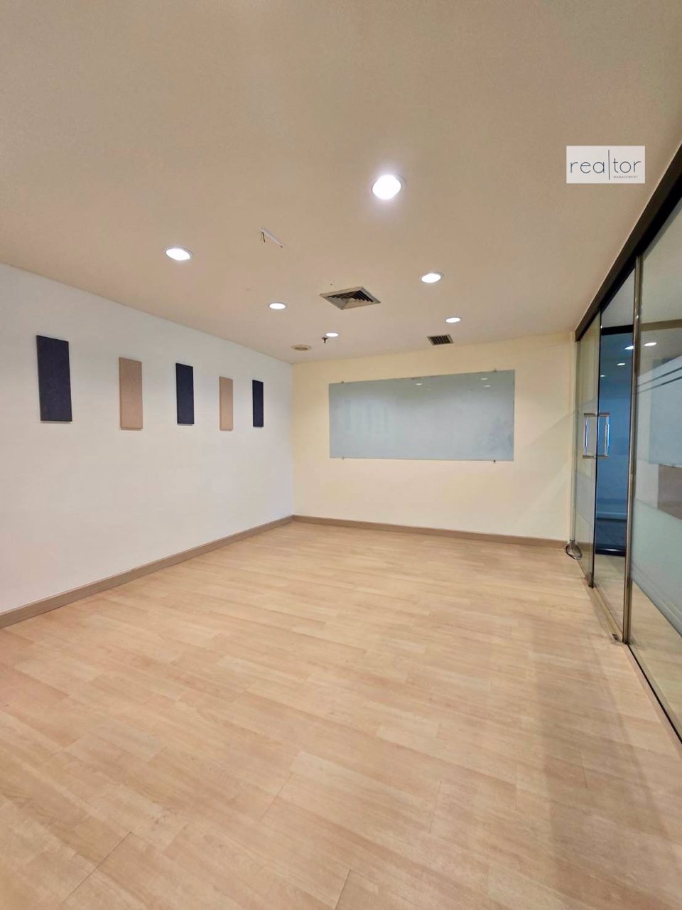 พื้นที่สำนักงานให้เช่า-ใจกลางเมือง-ใกล้รถไฟฟ้า-28258-ตรม-ชั้น-15c-โอเชี่ยน-2