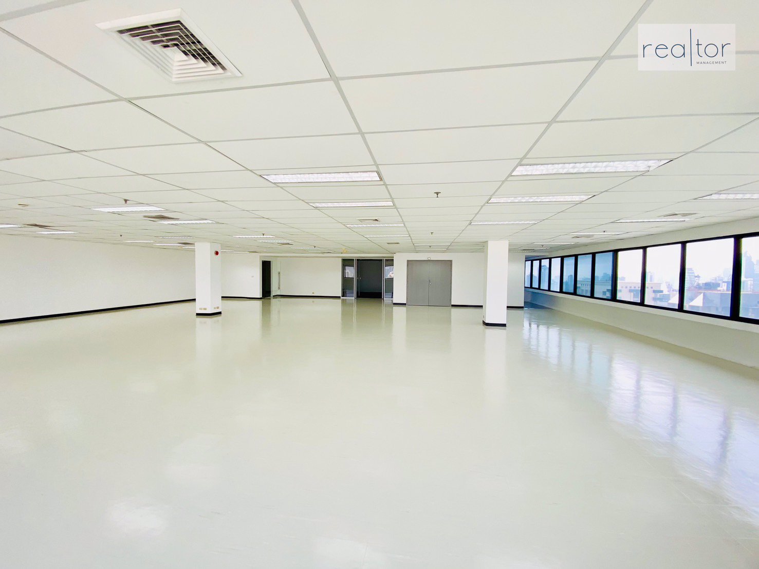 พื้นที่สำนักงานให้เช่า-ห้องโล่ง-ห้องใหญ่-วิวสวย-ใกล้รถไฟฟ้า-ขนาด-37257-ตรม-ชั้น-41c-โอเชี่ยน-2