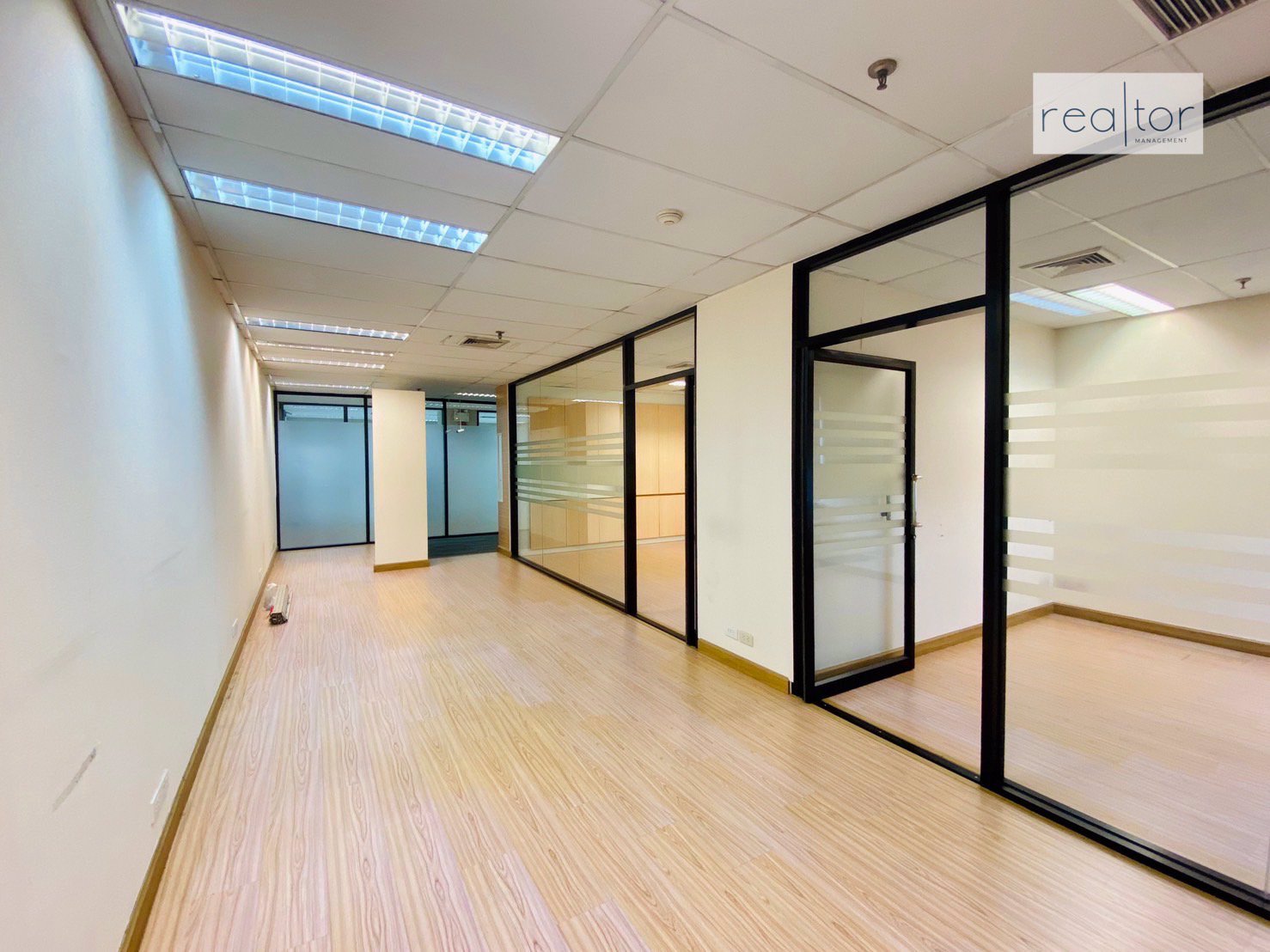 พื้นที่สำนักงานออฟฟิศว่างให้เช่า-ใจกลางเมือง-ใกล้รถไฟฟ้า-6488-ตรม-ชั้น-38b-โอเชี่ยน-ทาวเวอร์-2