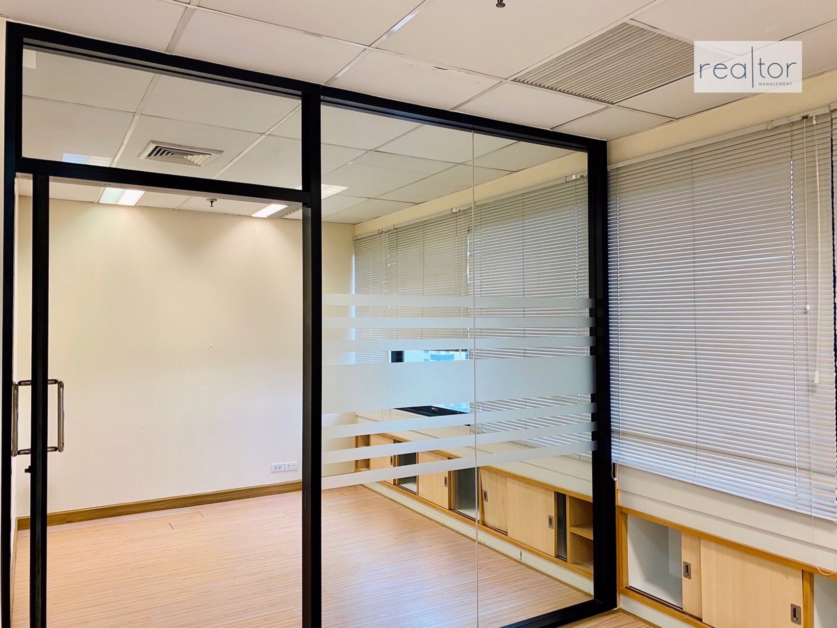 พื้นที่สำนักงานออฟฟิศว่างให้เช่า-ใจกลางเมือง-ใกล้รถไฟฟ้า-6488-ตรม-ชั้น-38b-โอเชี่ยน-ทาวเวอร์-2