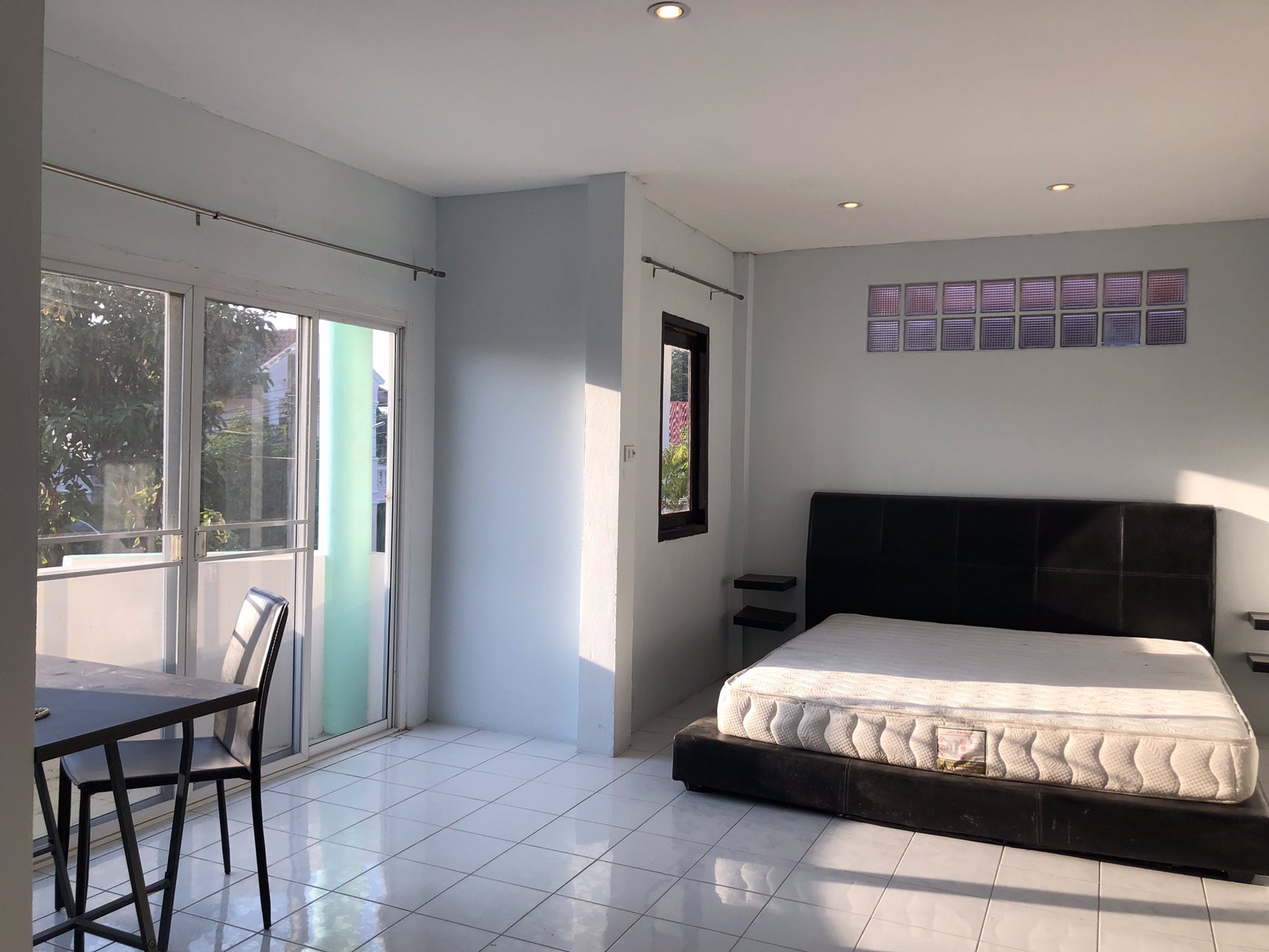 ให้เช่าบ้านแฝด-ปรับปรุงใหม่-สภาพดี-ใกล้รถไฟฟ้า