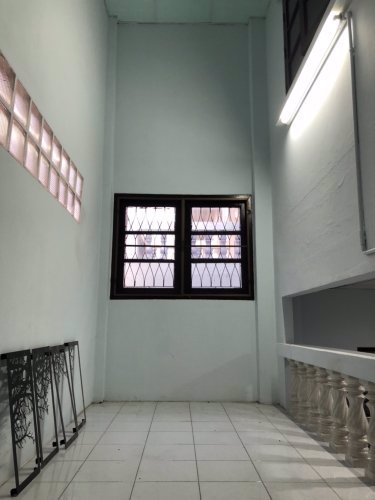 ให้เช่าบ้านแฝด-ปรับปรุงใหม่-สภาพดี-ใกล้รถไฟฟ้า