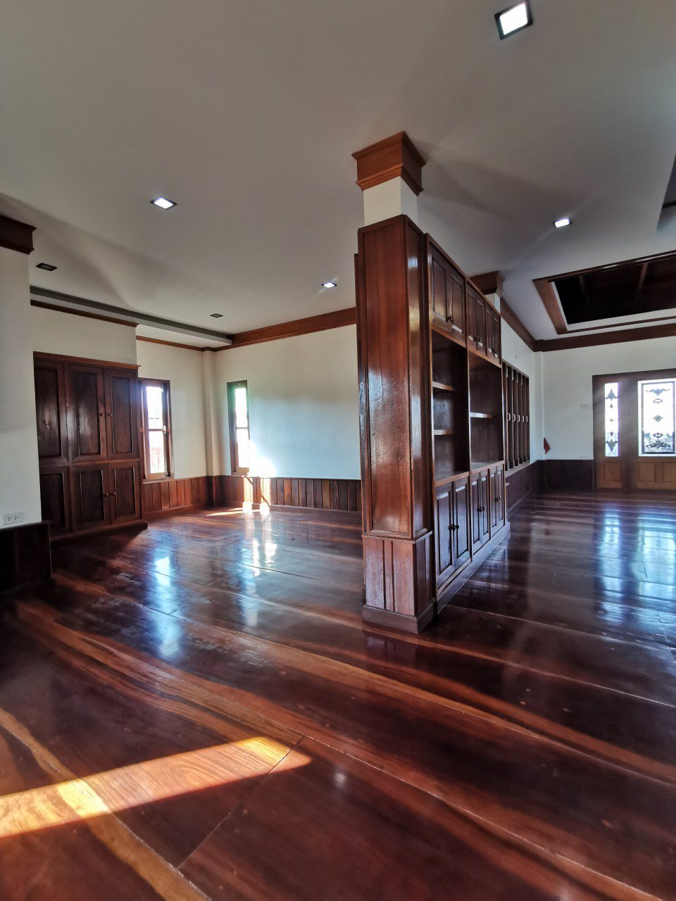 ขายบ้านเดี่ยว-2-ชั้น-ไทยประยุกต์-บิ้วอินไม้สัก-ทำเลดี-ติดถนน-ใกล้โรงเรียนวิเศษสมุทคุณ-ตลาดกระทุ่มแบน