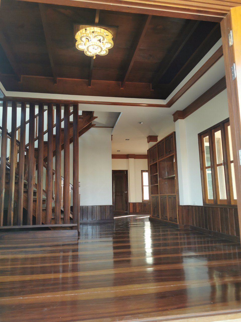 ขายบ้านเดี่ยว-2-ชั้น-ไทยประยุกต์-บิ้วอินไม้สัก-ทำเลดี-ติดถนน-ใกล้โรงเรียนวิเศษสมุทคุณ-ตลาดกระทุ่มแบน