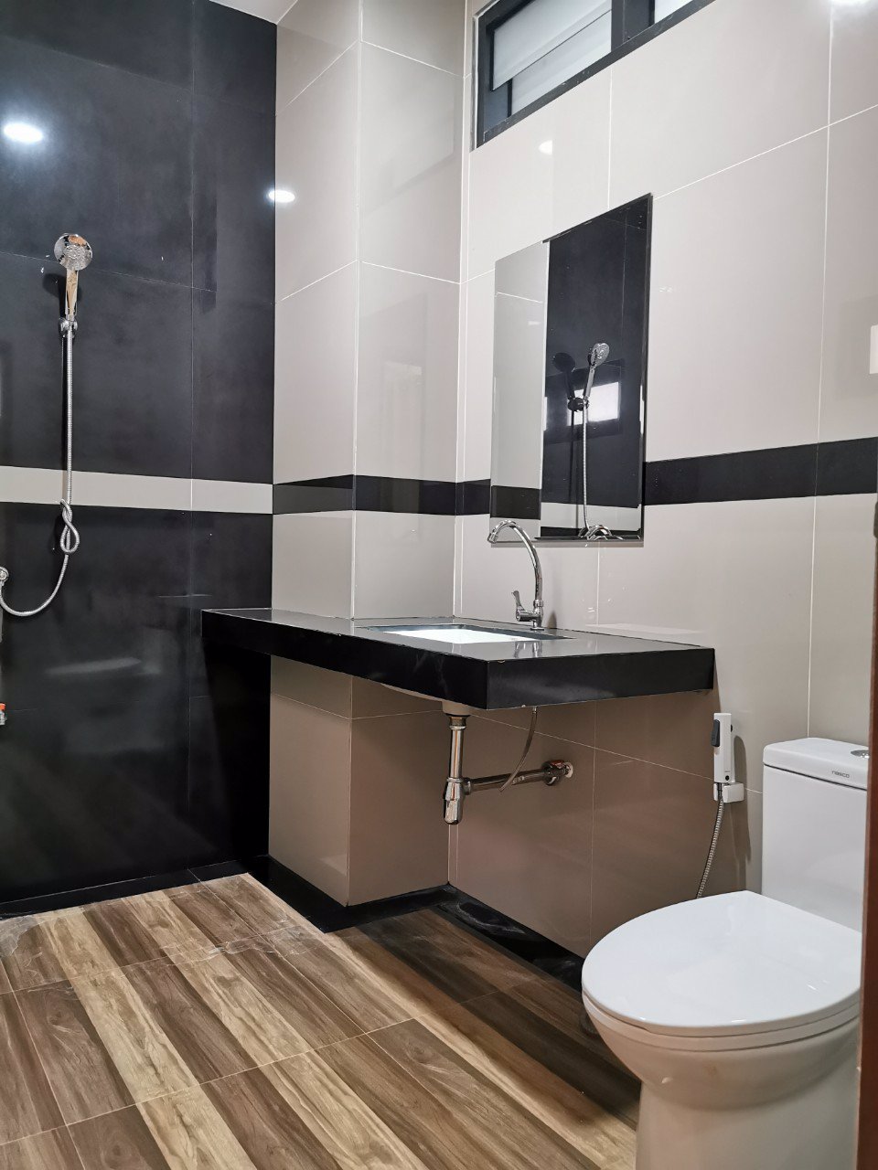 ขายบ้านเดี่ยว-2-ชั้น-64-ตรว-5ห้องนอน-5ห้องน้ำ-2ที่จอดรถ-ทำเลดี-ใกล้โรงเรียนวิเศษสมุทคุณกระทุ่มแบน