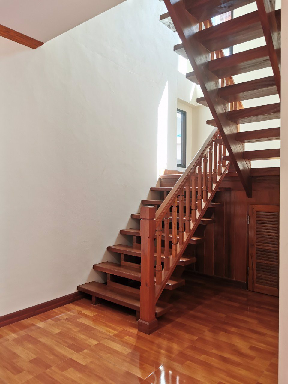 ขายบ้านเดี่ยว-2-ชั้น-64-ตรว-5ห้องนอน-5ห้องน้ำ-2ที่จอดรถ-ทำเลดี-ใกล้โรงเรียนวิเศษสมุทคุณกระทุ่มแบน