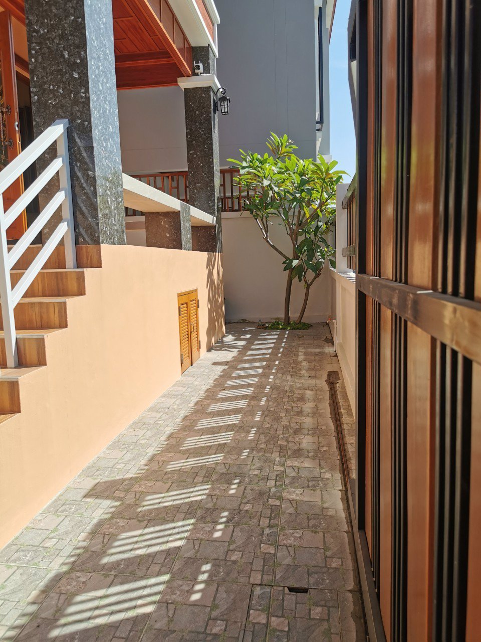 ขายบ้านเดี่ยว-2-ชั้น-64-ตรว-5ห้องนอน-5ห้องน้ำ-2ที่จอดรถ-ทำเลดี-ใกล้โรงเรียนวิเศษสมุทคุณกระทุ่มแบน