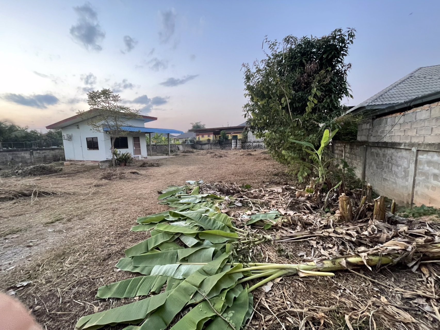 ขายที่ดินพร้อมสิ่งปลูกสร้าง-เนื้อที่-200-ตารางวา