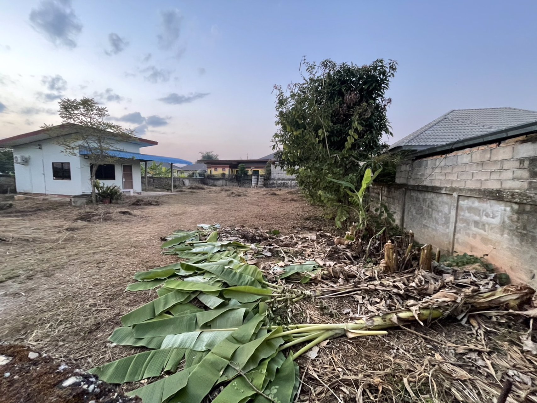 ขายที่ดินพร้อมสิ่งปลูกสร้าง-เนื้อที่-200-ตารางวา