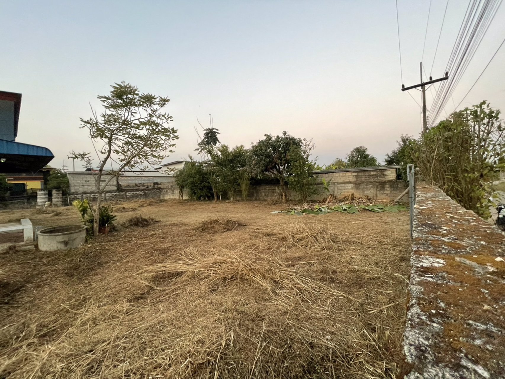 ขายที่ดินพร้อมสิ่งปลูกสร้าง-เนื้อที่-200-ตารางวา