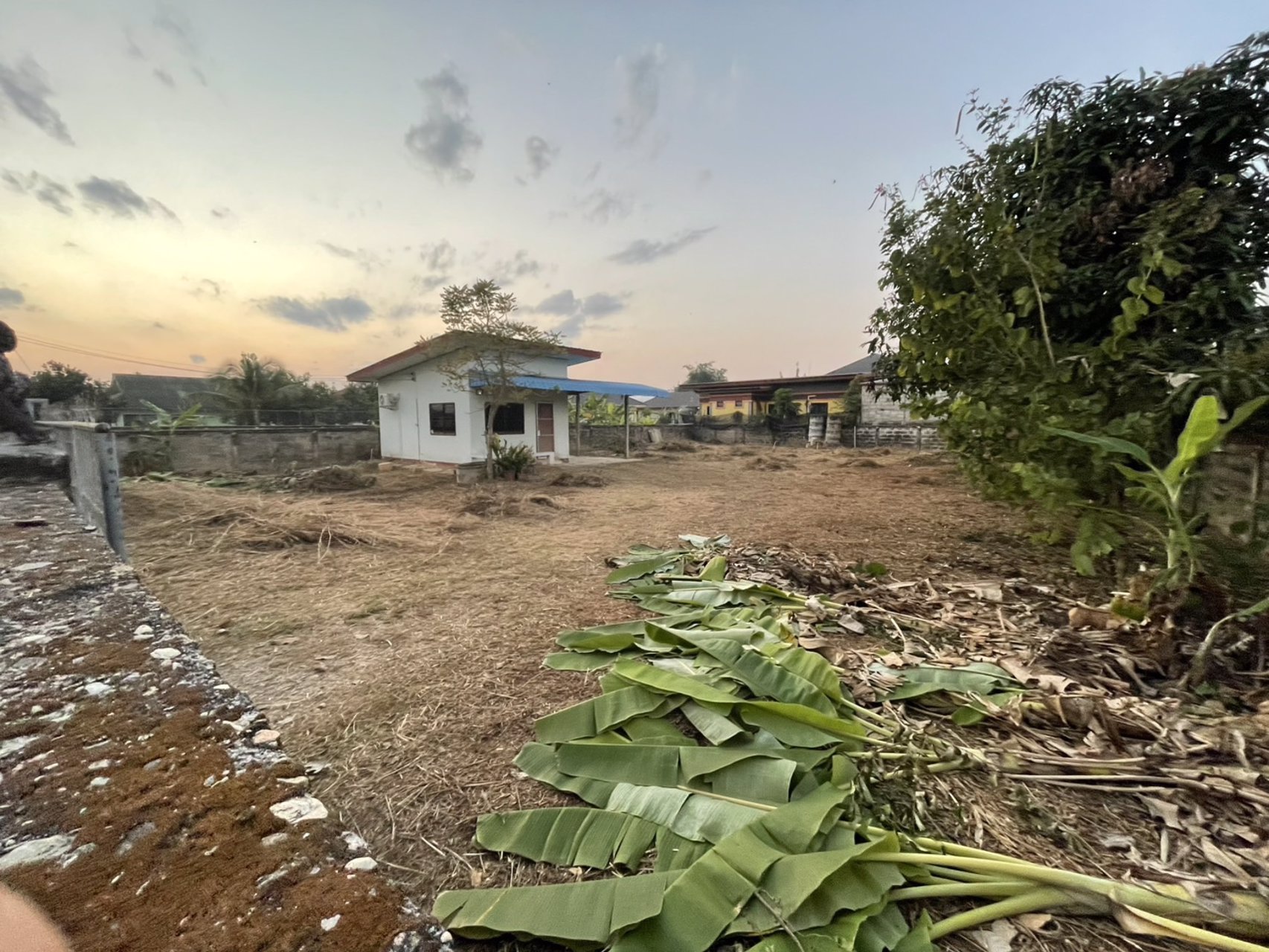 ขายที่ดินพร้อมสิ่งปลูกสร้าง-เนื้อที่-200-ตารางวา