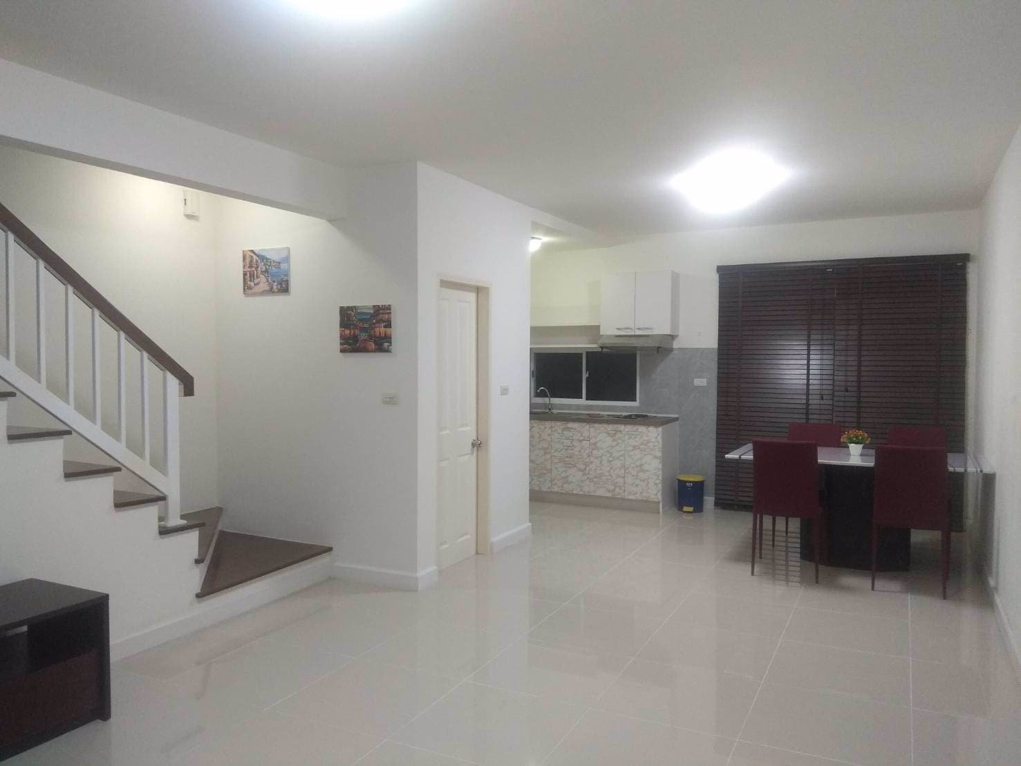 ลดราคาค่าเช่า-ถูกสุดๆ-ทาวน์โฮม-3-ชั้น-สุดคุ้มในที่เดียว-อยู่อาศัย-ทำสำนักงานได้-แอร์-4-เครื่อง