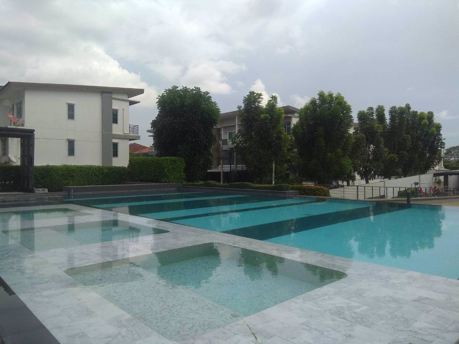 ลดราคาค่าเช่า-ถูกสุดๆ-ทาวน์โฮม-3-ชั้น-สุดคุ้มในที่เดียว-อยู่อาศัย-ทำสำนักงานได้-แอร์-4-เครื่อง