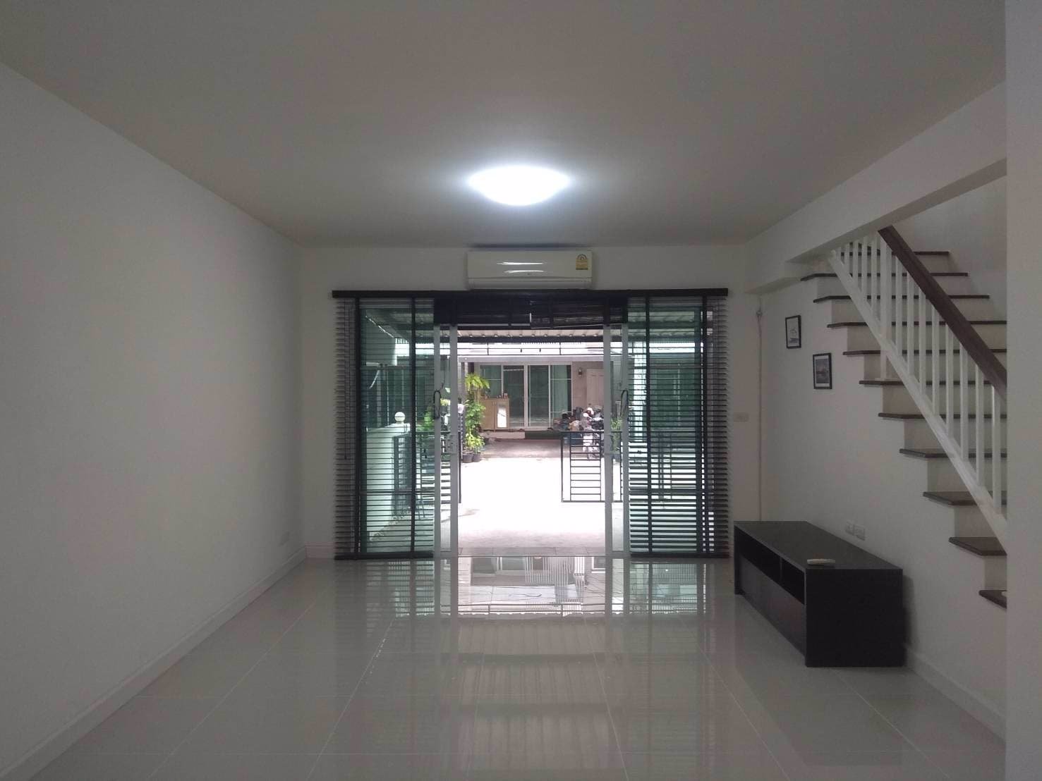 ลดราคาค่าเช่า-ถูกสุดๆ-ทาวน์โฮม-3-ชั้น-สุดคุ้มในที่เดียว-อยู่อาศัย-ทำสำนักงานได้-แอร์-4-เครื่อง