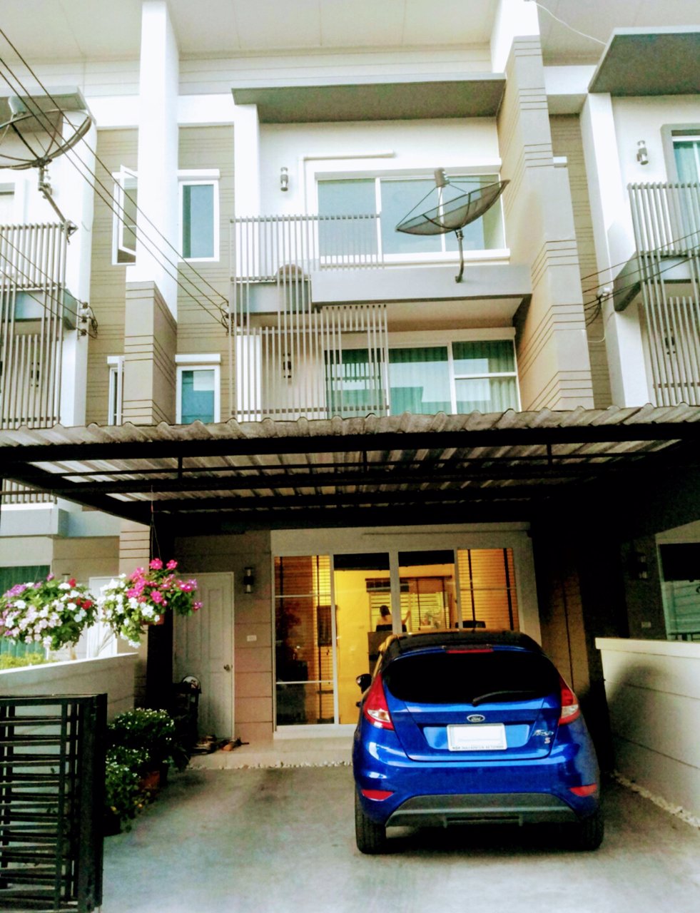 ลดราคาค่าเช่า-ถูกสุดๆ-ทาวน์โฮม-3-ชั้น-สุดคุ้มในที่เดียว-อยู่อาศัย-ทำสำนักงานได้-แอร์-4-เครื่อง