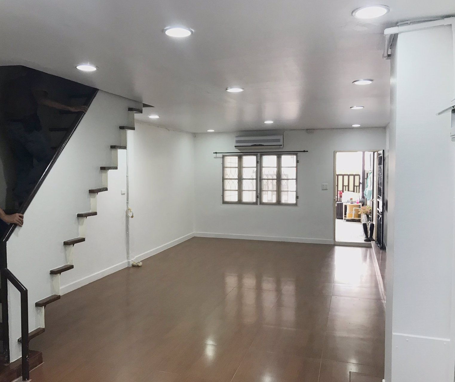 ขายทาวน์เฮ้าส์-หมู่บ้าน-เคซี-ถรามคำแหง142-เขตสะพานสูง-18-ตรว-ใกล้สัมมากรเพลส-ทำเลดีมาก-05263