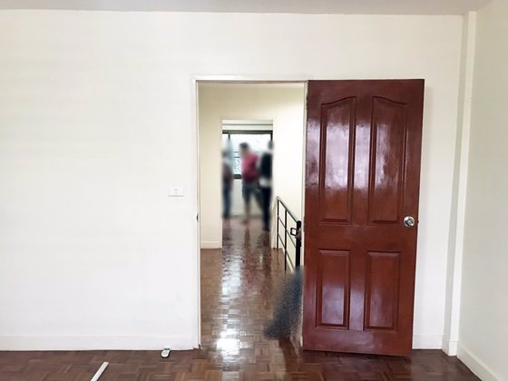 ขายทาวน์เฮ้าส์-หมู่บ้าน-เคซี-ถรามคำแหง142-เขตสะพานสูง-18-ตรว-ใกล้สัมมากรเพลส-ทำเลดีมาก-05263