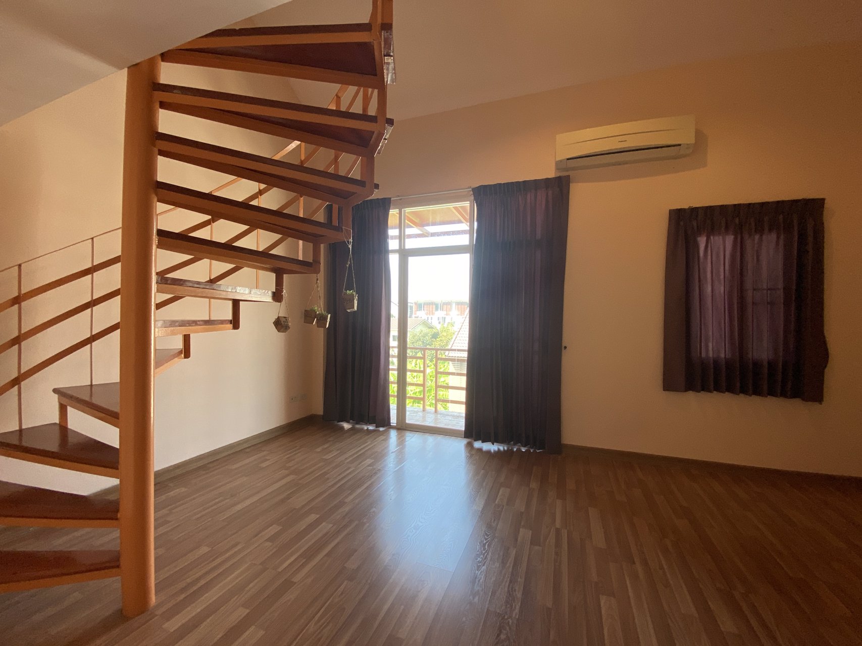 ขายทาวน์โฮม-ใกล้เซ็นทรัลแจ้งวัฒนะ-3-ห้องนอน-3-ห้องน้ำ-มีชั้นใต้หลังคา-จอดรถได้-2-คัน