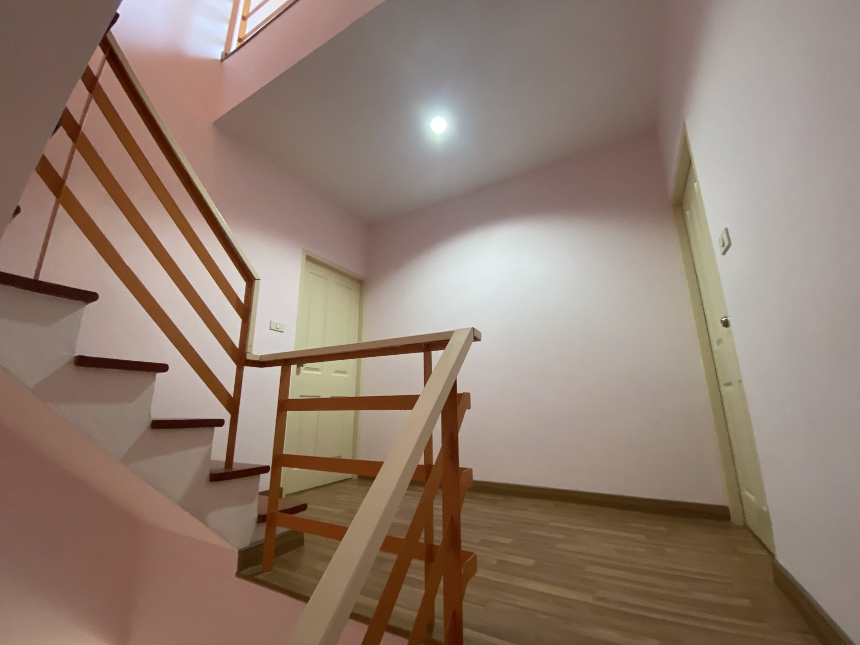 ขายทาวน์โฮม-ใกล้เซ็นทรัลแจ้งวัฒนะ-3-ห้องนอน-3-ห้องน้ำ-มีชั้นใต้หลังคา-จอดรถได้-2-คัน